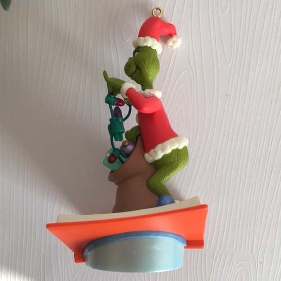 NIB Vintage 2001 What a Grinchy Trick! Hallmark Keepsake Ornament - Picture 7 of 12